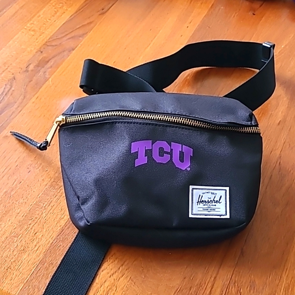 NWOT Herschel TCU Belt Bag